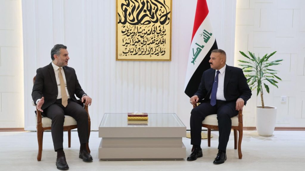رئيس الجهاز التنفيذي لهيأة الإعلام والاتصالات ووزير الداخلية يبحثان التعاون في الأمن السيبراني ومكافحة التضليل الإعلامي