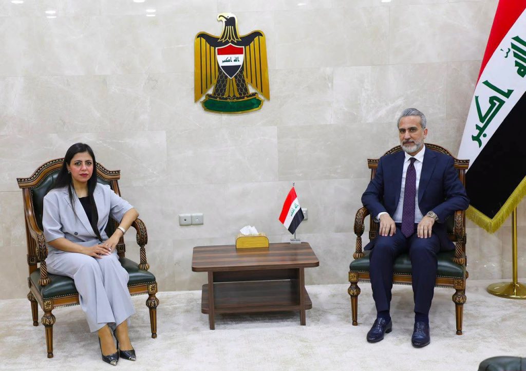 رئيس مجلس المفوضين يبحث مع لجنة النقل والاتصالات النيابية تطوير التشريعات المنظمة لقطاع الاتصالات في البلاد