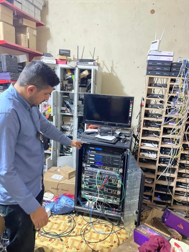 هيأة الإعلام والاتصالات تُوقف أربع شبكات بث رقمي غير مرخصة وتُنهي عملها كاملا في البصرة